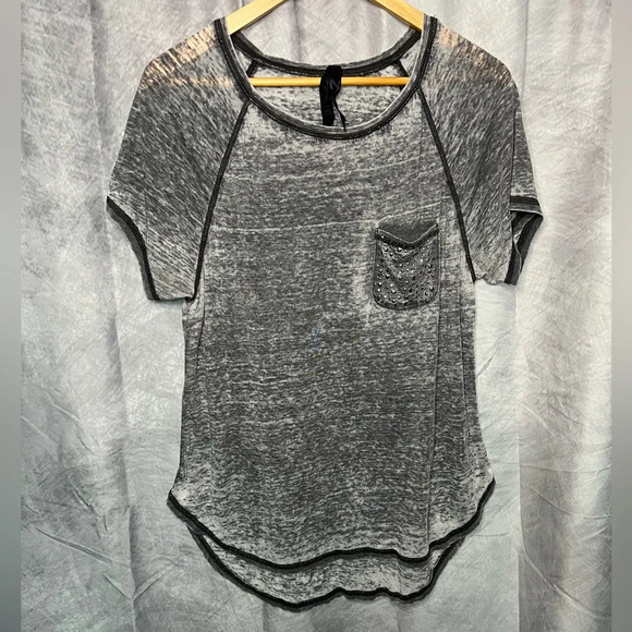 Seven7 Gray & White Burnout Semi-Sheer High Low T-Shirt with Accent Pocket - Med - Picture 7 of 10